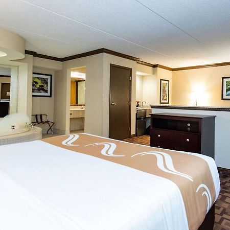 Quality Inn & Suites Quakertown-Allentown Bagian luar foto