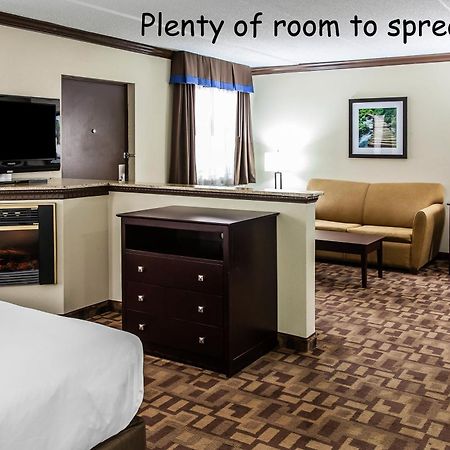 Quality Inn & Suites Quakertown-Allentown Bagian luar foto