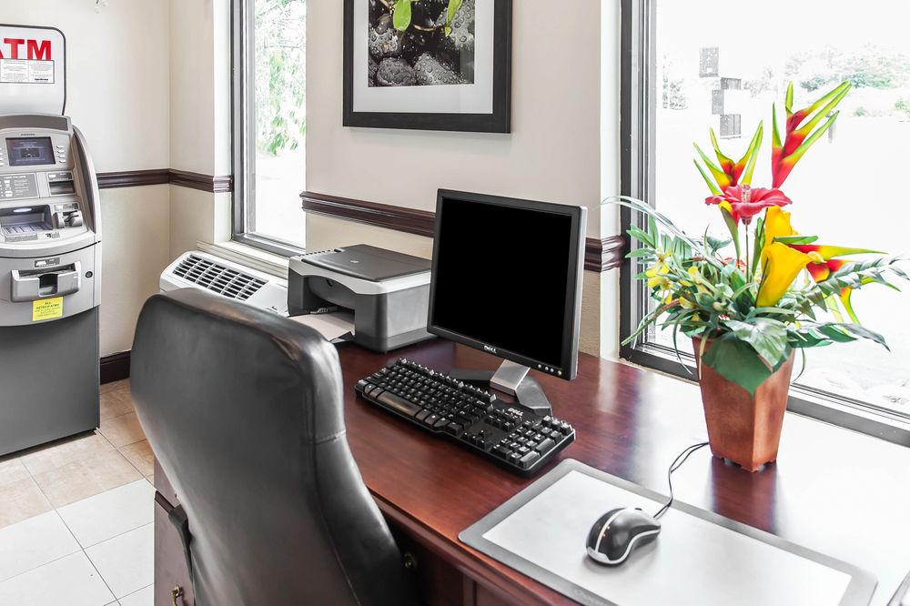 Quality Inn & Suites Quakertown-Allentown Bagian luar foto