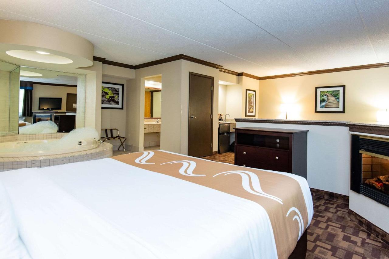 Quality Inn & Suites Quakertown-Allentown Bagian luar foto