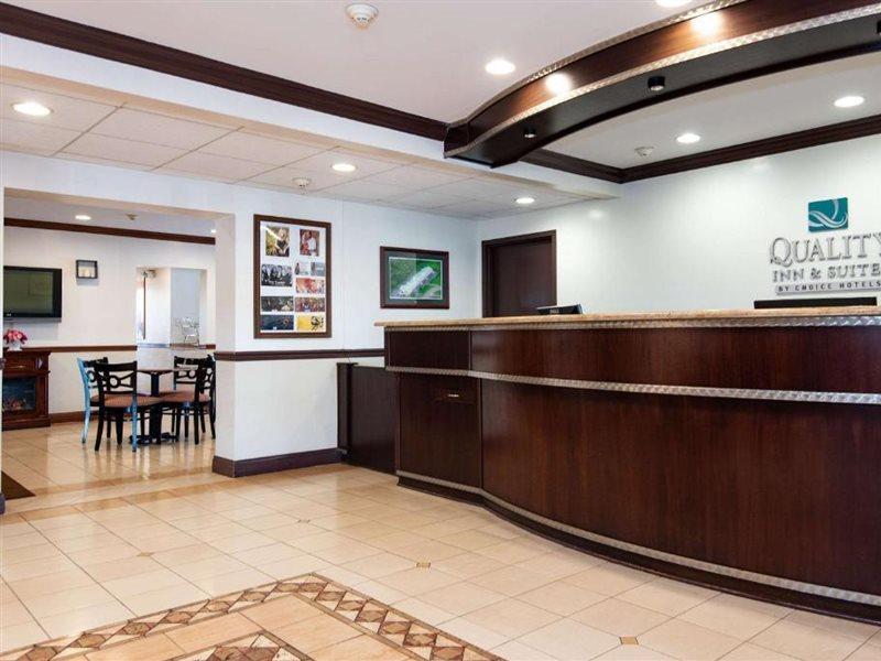 Quality Inn & Suites Quakertown-Allentown Bagian luar foto