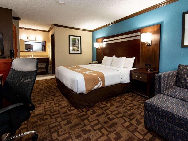 Quality Inn & Suites Quakertown-Allentown Bagian luar foto
