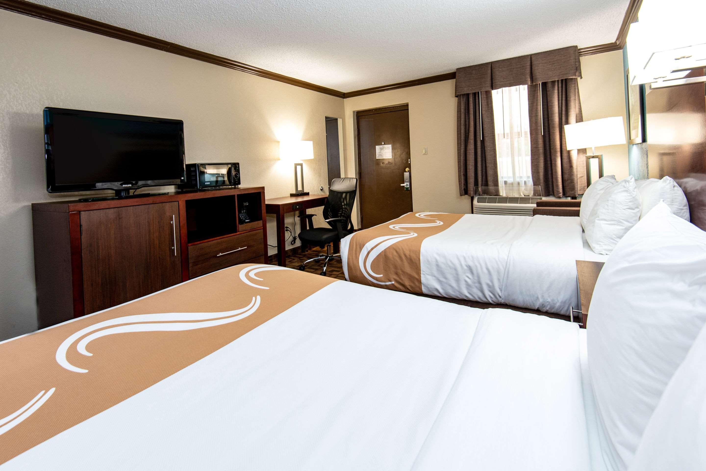 Quality Inn & Suites Quakertown-Allentown Bagian luar foto