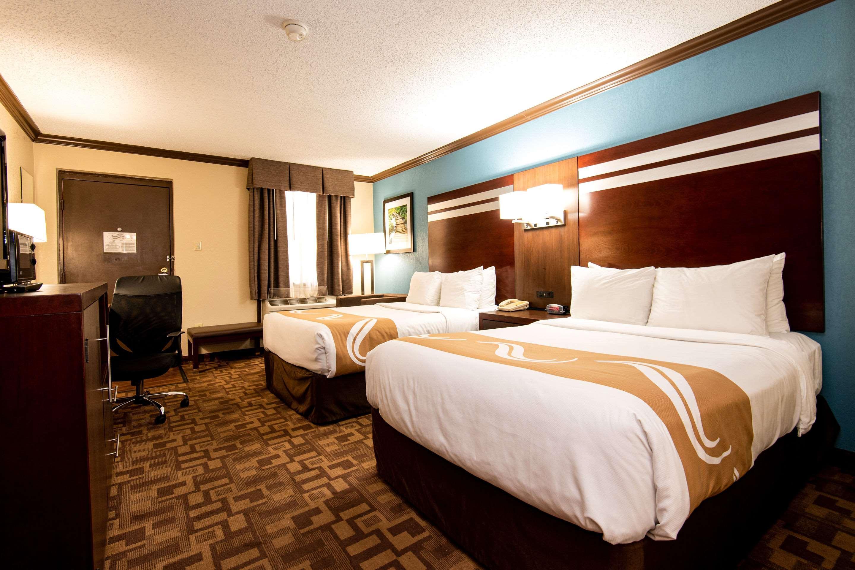 Quality Inn & Suites Quakertown-Allentown Bagian luar foto