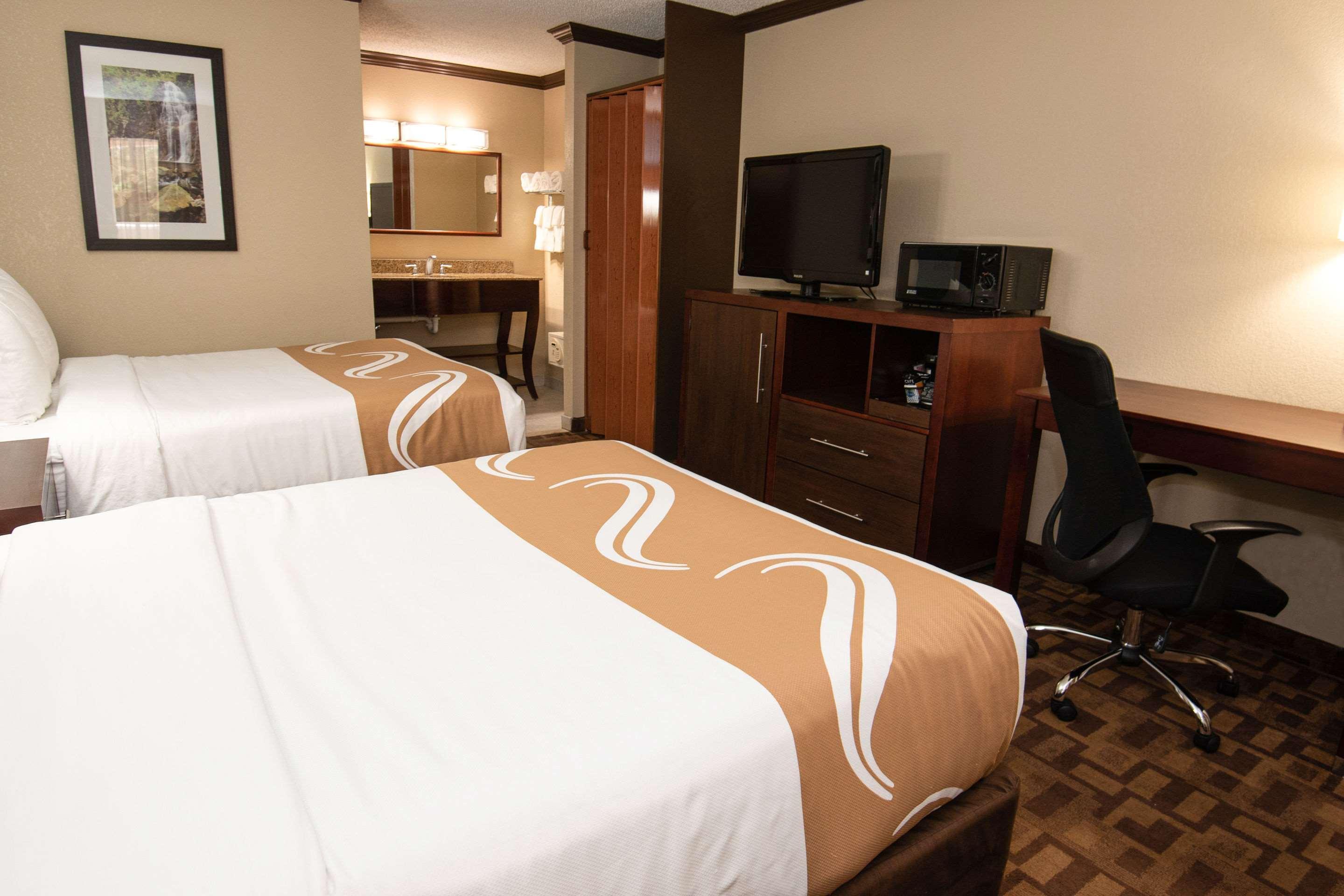 Quality Inn & Suites Quakertown-Allentown Bagian luar foto