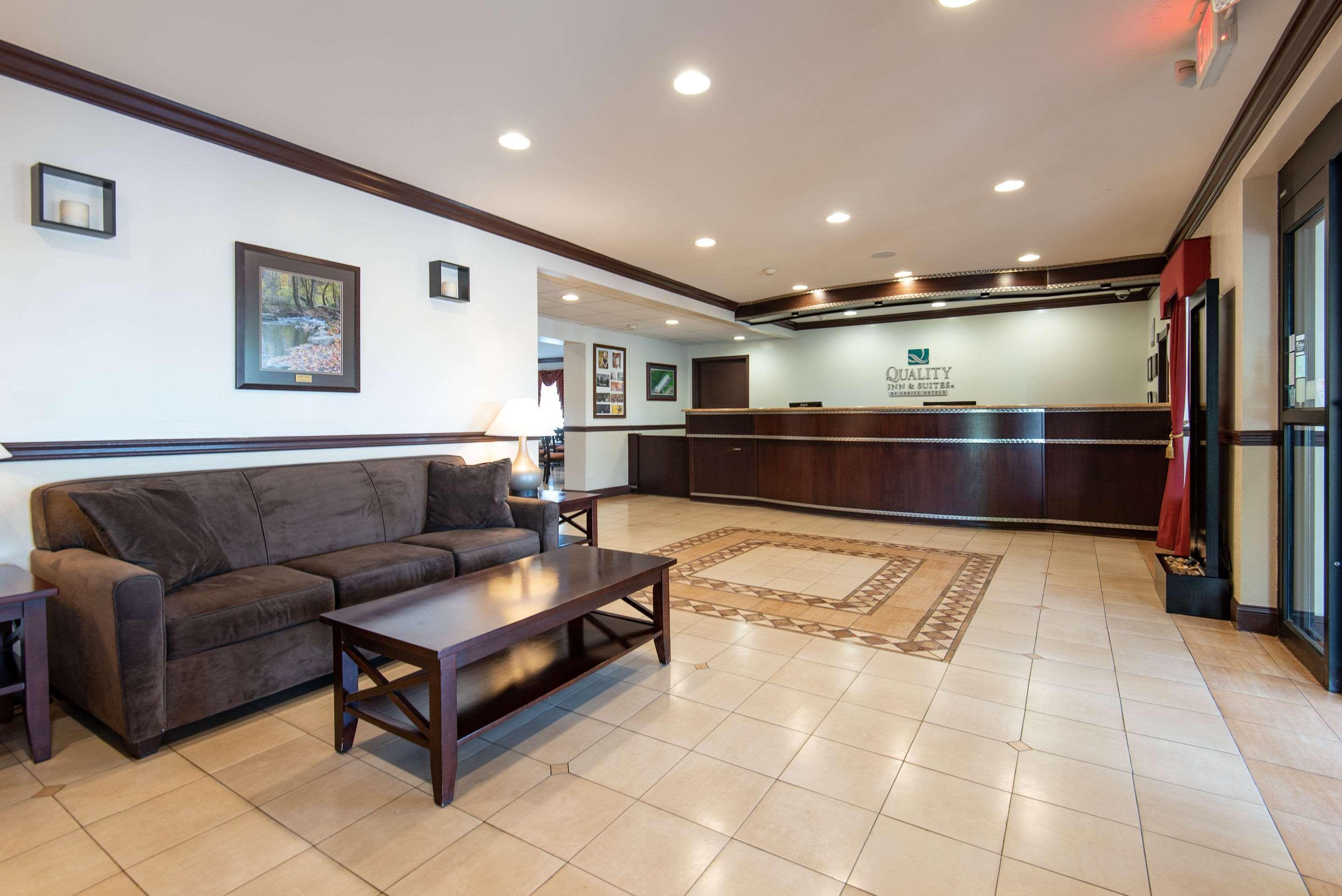Quality Inn & Suites Quakertown-Allentown Bagian luar foto