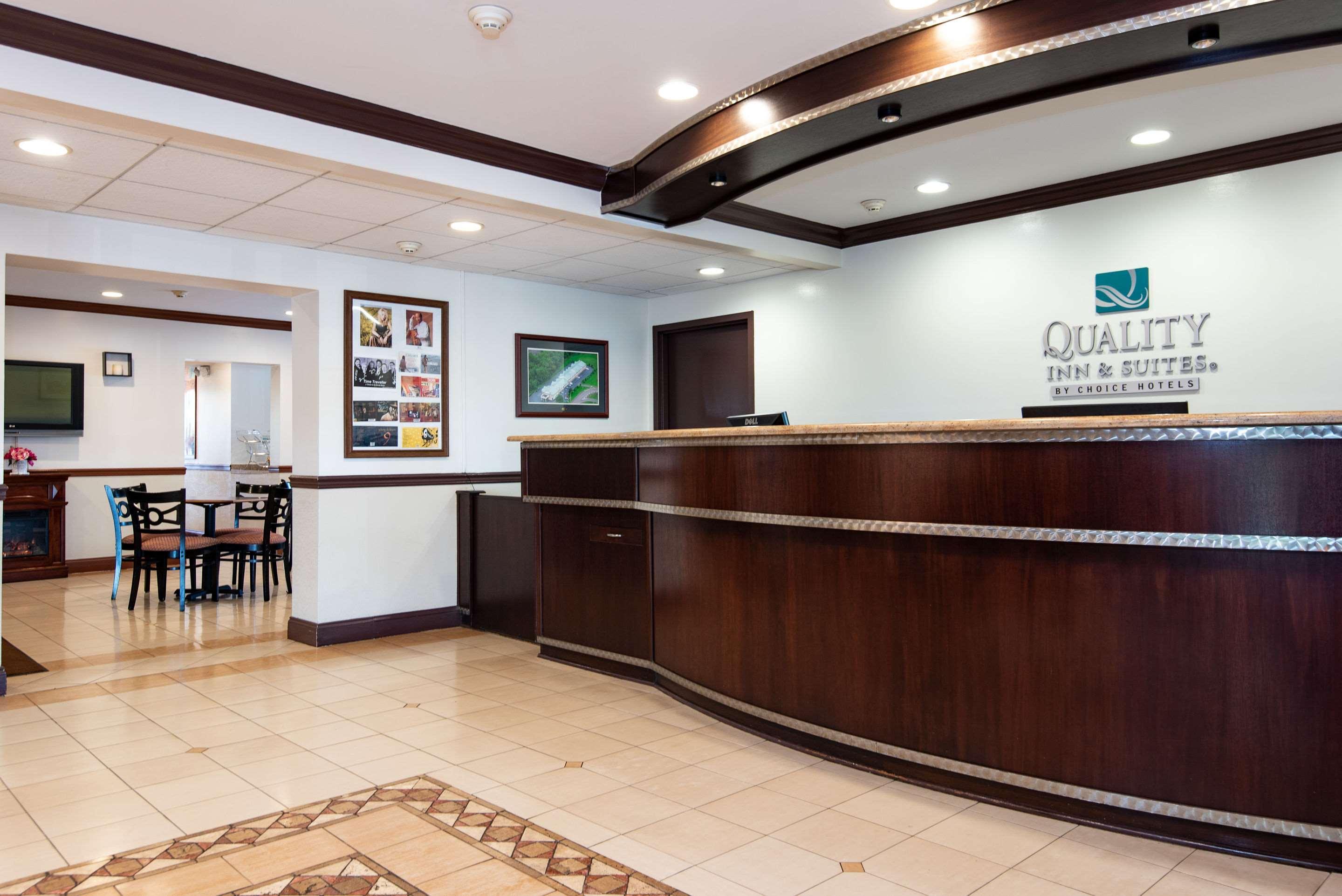 Quality Inn & Suites Quakertown-Allentown Bagian luar foto