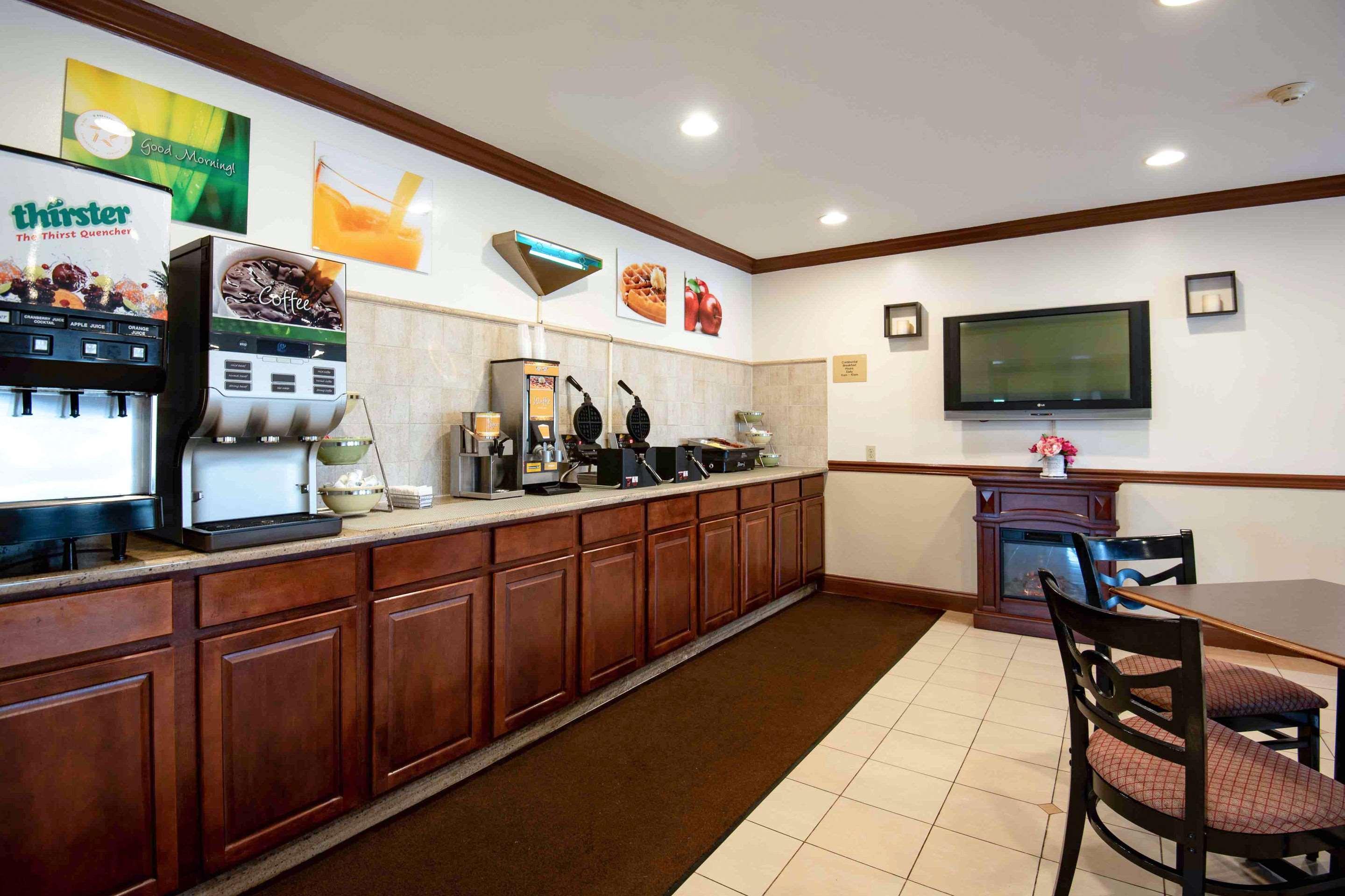 Quality Inn & Suites Quakertown-Allentown Bagian luar foto