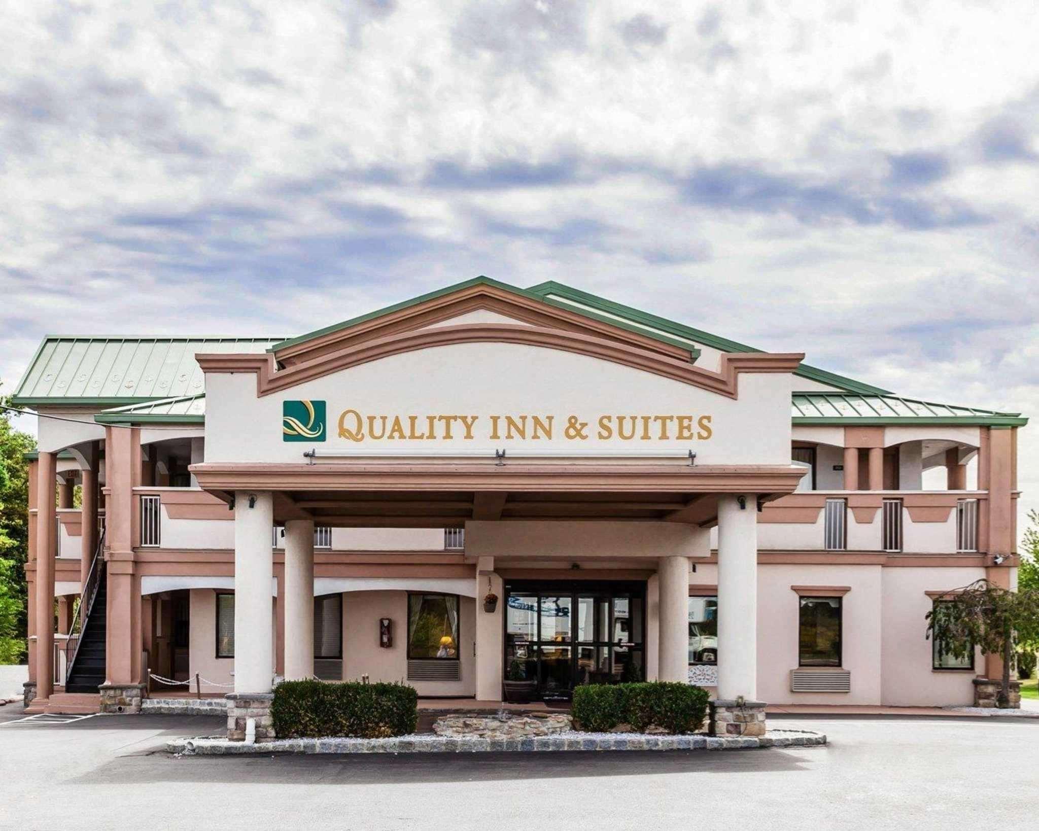 Quality Inn & Suites Quakertown-Allentown Bagian luar foto