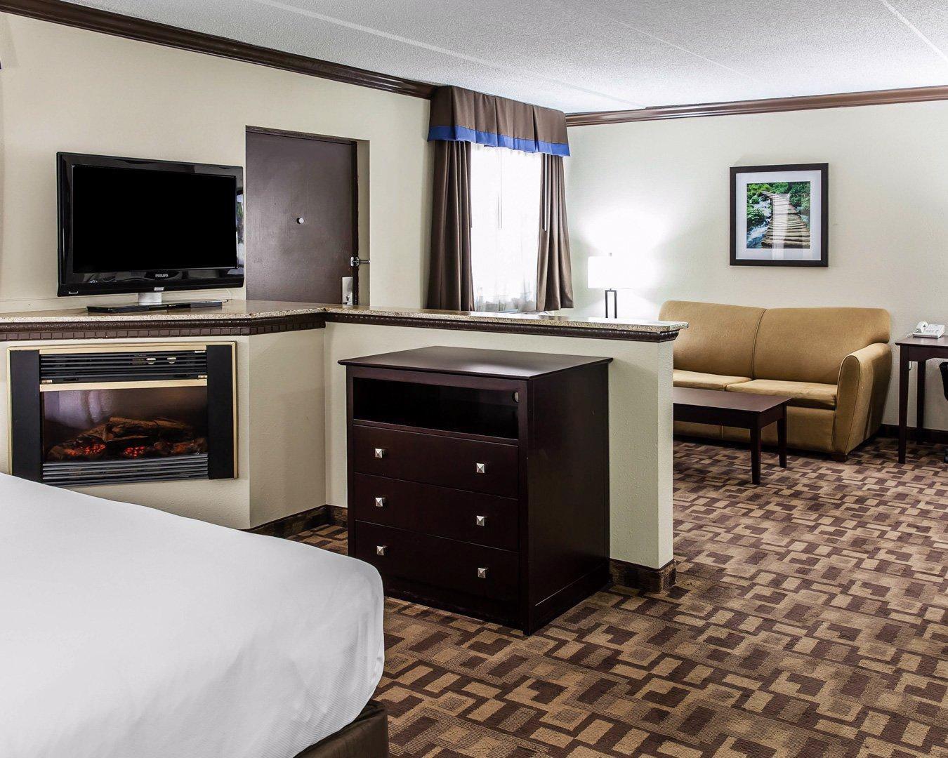 Quality Inn & Suites Quakertown-Allentown Bagian luar foto