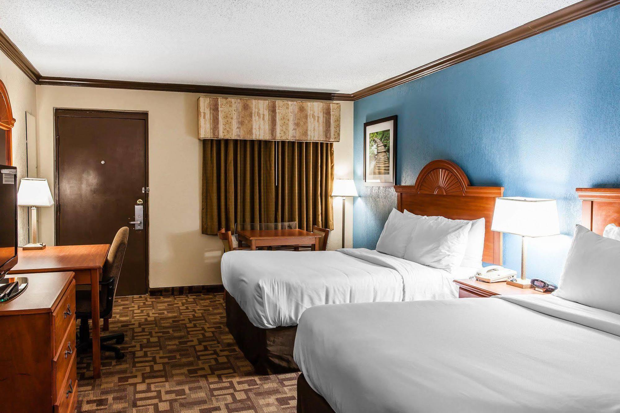 Quality Inn & Suites Quakertown-Allentown Bagian luar foto