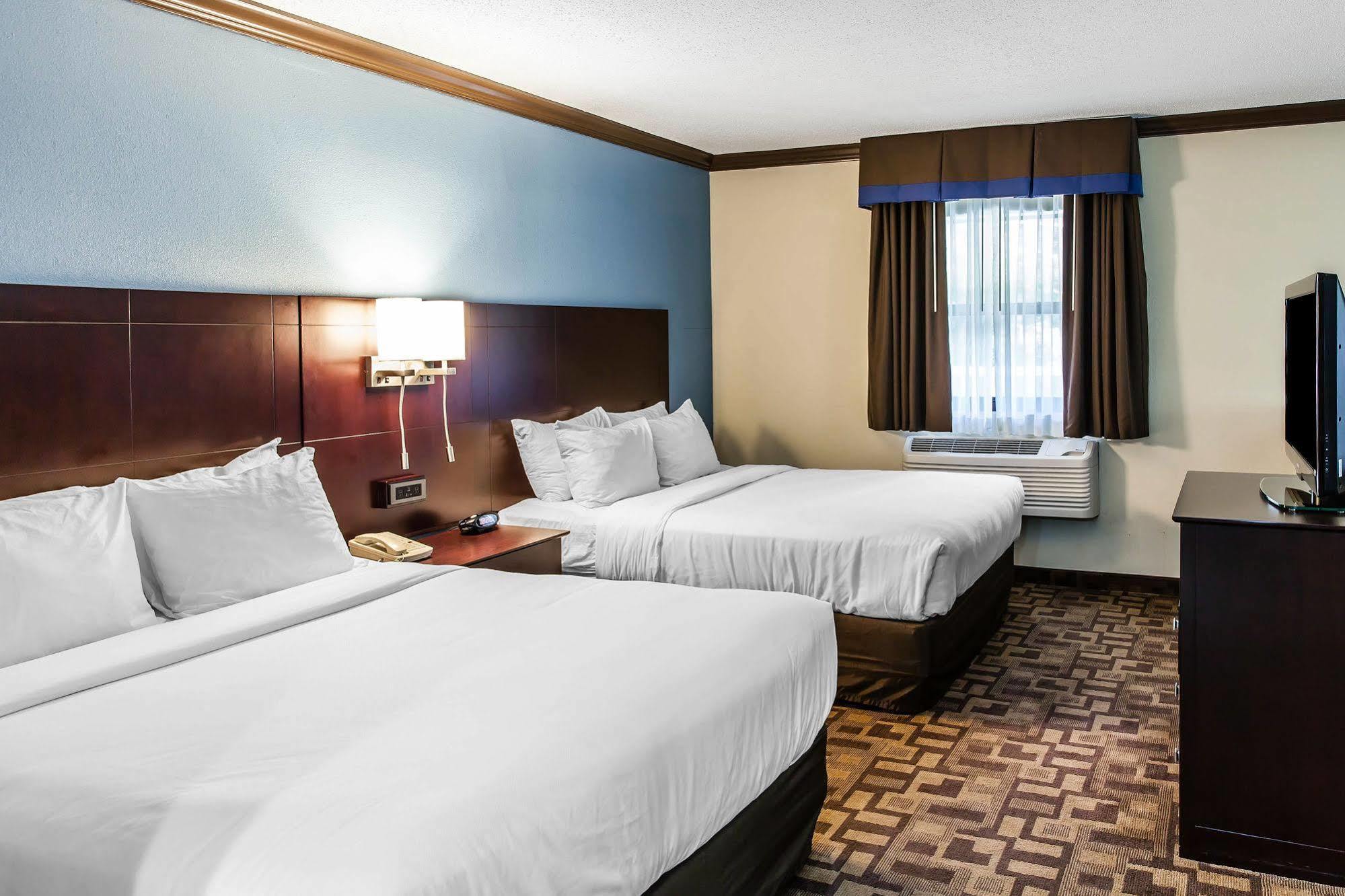 Quality Inn & Suites Quakertown-Allentown Bagian luar foto