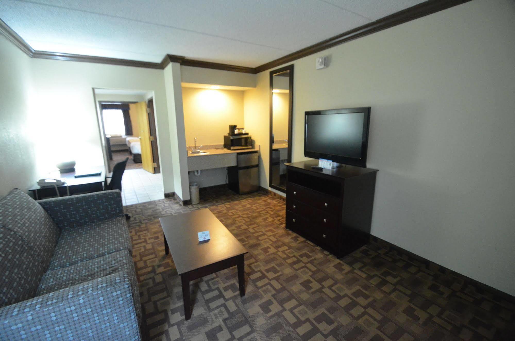 Quality Inn & Suites Quakertown-Allentown Bagian luar foto