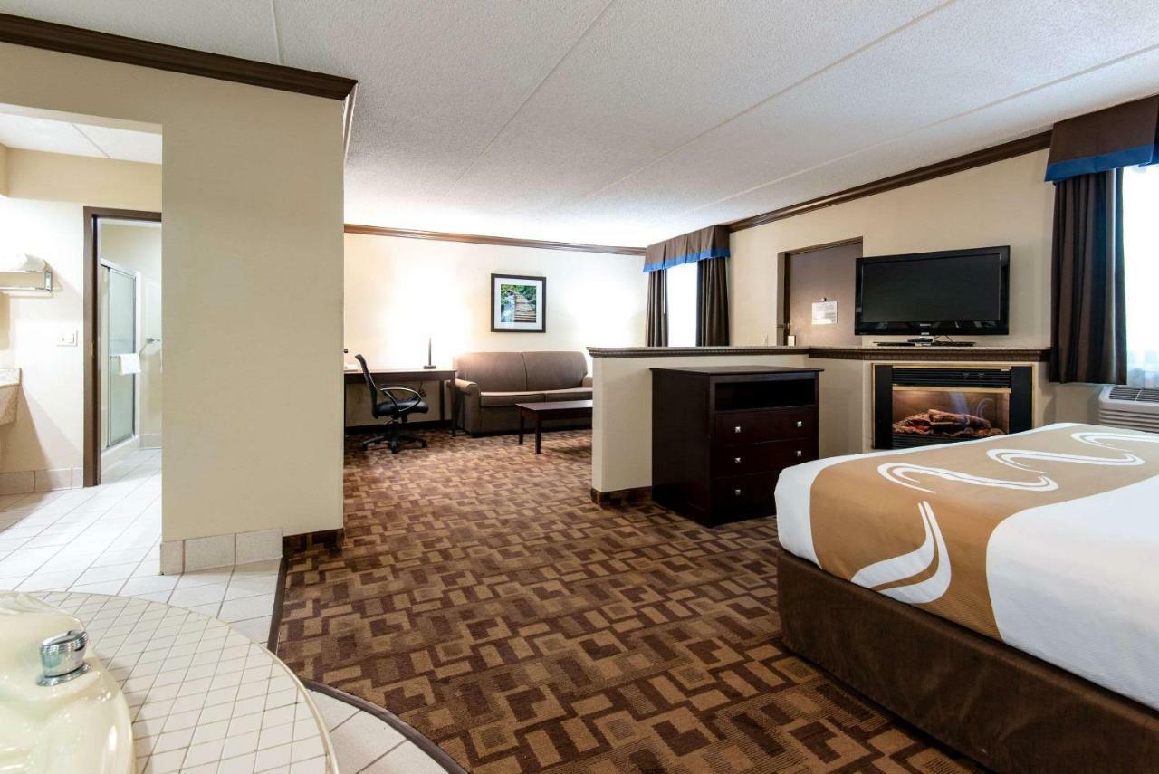 Quality Inn & Suites Quakertown-Allentown Bagian luar foto